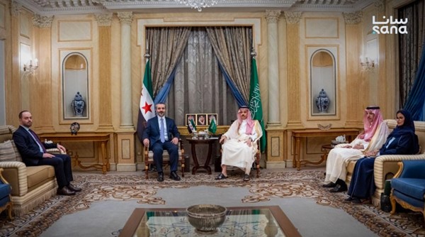 صاحب السمو الأمير فيصل بن فرحان وزير خارجية السعودية مستقبلا وزير الخارجية والمغتربين السوري أسعد الشيباني (سانا)
