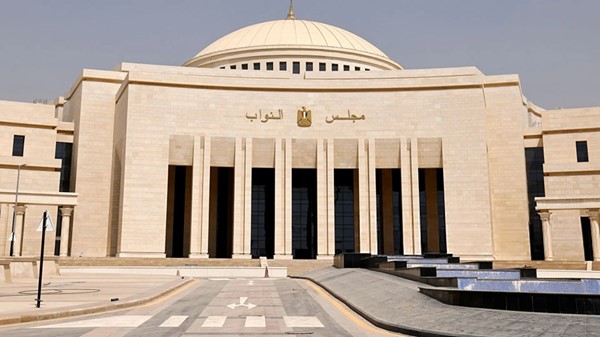 مجلس النواب المصري يقرر الانعقاد غداً بناءً على طلب السيسي تفويضاً لدعم السعودية