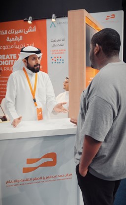 «الصقر للتقنية والابتكار» يستقطب الكفاءات الشابة في معرض «وظيفتي»