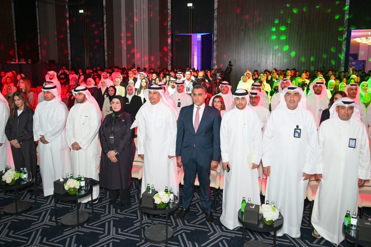وزير الدولة لشؤون الشباب والرياضة د.طارق الجلاهمة والرئيس التنفيذي ونائب رئيس مجلس إدارة شركة هيومن سوفت القابضة طارق العثمان في مقدمة حضور افتتاح معرض وظيفتي