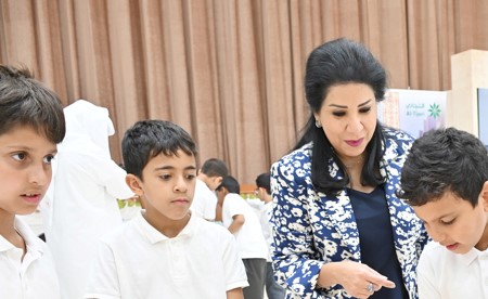 «التجاري» يأخذ طلبة مدرسة فهد العسكر في رحلة إلى التراث الكويتي الأصيل