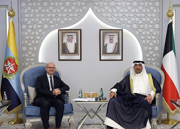 وزير الدفاع يبحث مع السفير الفرنسي سُبل تعزيز التعاون العسكري