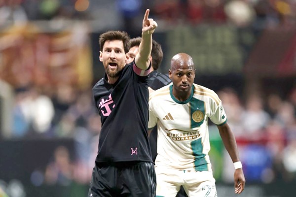 ميسي يعزز صدارته لترتيب هدافي الدوري الأميركي بثنائية في 4 دقائق