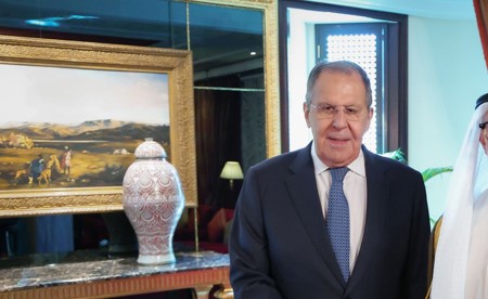 وزير الخارجية بحث مع نظيره الروسي التطورات في المنطقة وتداعياتها على المستويين الإقليمي والدولي