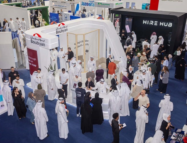 إقبال كبير على جناح البنك بالمعرض