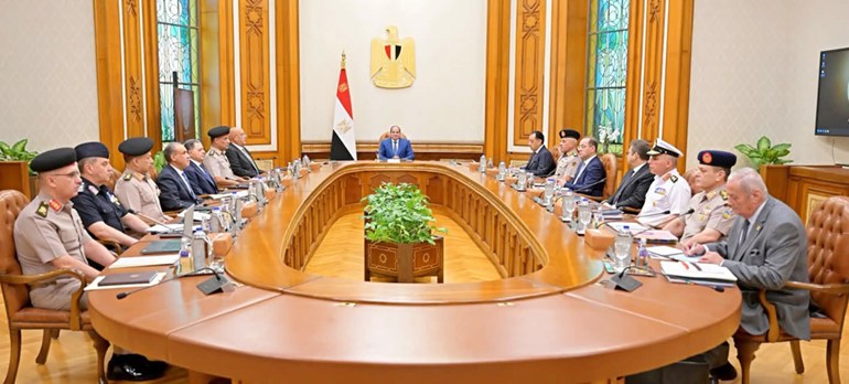 الرئيس عبد الفتاح السيسي مترئسا اجتماع مجلس الدفاع الوطني بقصر الاتحادية أمس
