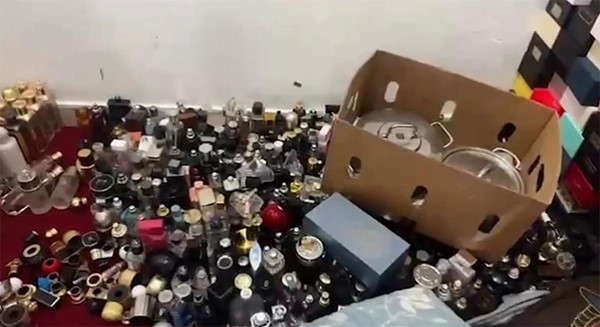 بالفيديو.. سقوط بنغلاديشيين بحوزتهما 4000 عطر مقلد في المنقف
