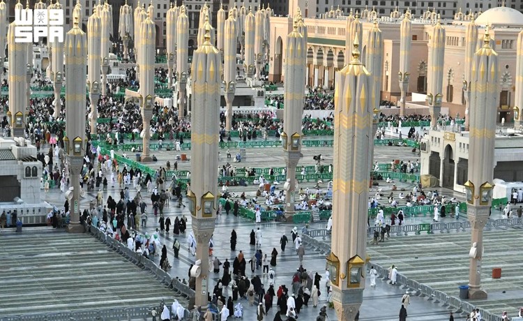 المسجد النبوي يستقبل 21 مليون زائر في شهر واحد