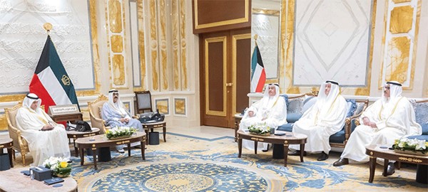 الأمير يستقبل رئيس المجلس الأعلى للقضاء ونائب رئيس محكمة التمييز ورئيس محكمة الاستئناف