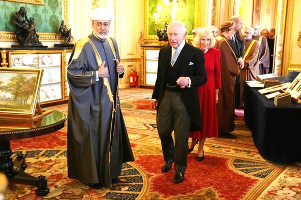 ملك بريطانيا يؤكد لسلطان عمان عمق العلاقات التاريخية الراسخة بين البلدين