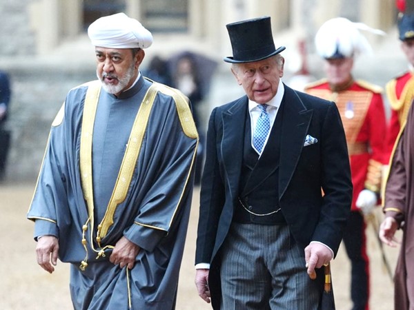 ملك بريطانيا يؤكد لسلطان عمان عمق العلاقات التاريخية الراسخة بين البلدين