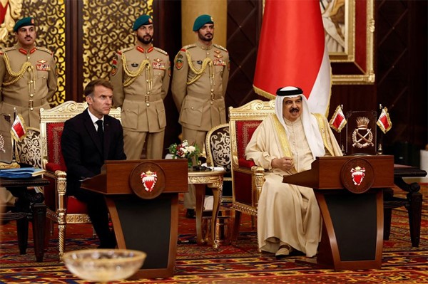 ملك البحرين والرئيس الفرنسي يبحثان تطوير التعاون الإستراتيجي والارتقاء به إلى آفاق أشمل