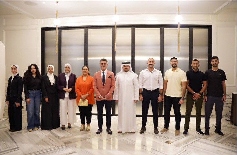 المدرب محمد الهذال متوسطا الفائزين