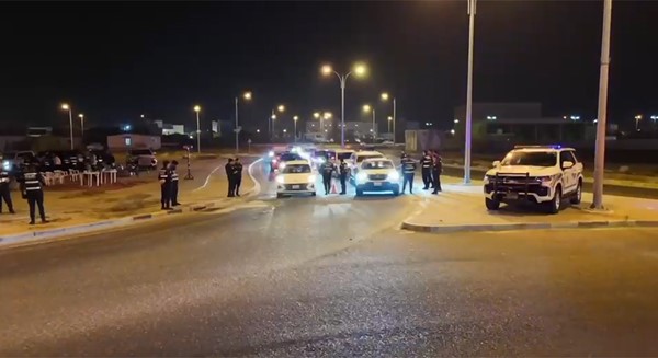 مديرية أمن محافظة الأحمدي تنفذ حملة أمنية موسعة بمدينة صباح الأحمد البحرية وتضبط عدداً من المطلوبين والمخالفين وتحرر مخالفات مرورية