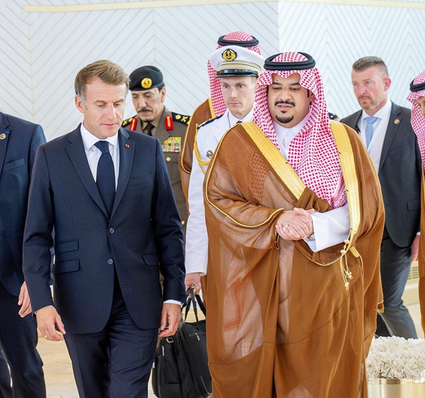 الرئيس الفرنسي يصل إلى الرياض ضمن جولته الخليجية