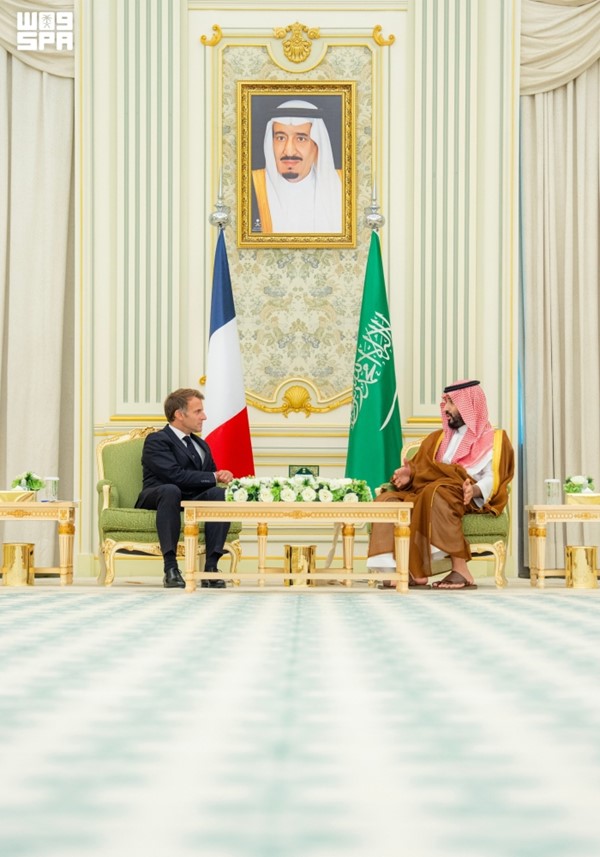 ولي العهد السعودي والرئيس الفرنسي يتبادلان وجهات النظر حيال تطورات الأوضاع الإقليمية والدولية