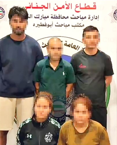 الجنائية تضبط 3 رجال وسيدتين يديرون المصنع