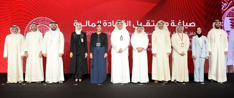 صورة جماعية مع رؤساء الموارد البشرية في البنوك الكويتية