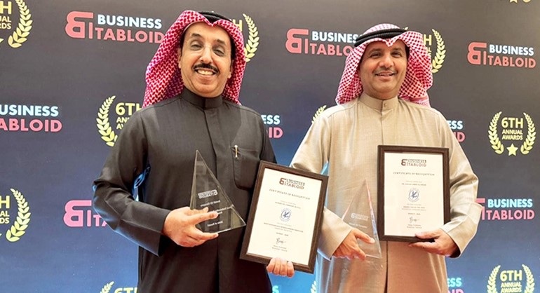 محمد البصري وحمد الزوير مع الجوائز