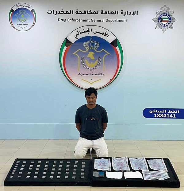 « المكافحة» ‏تضبط 4 متهمين في 3 قضايا منفصلة بحوزتهم مواد مخدرة ومؤثرات عقلية بقصد الاتجار والتعاطي
