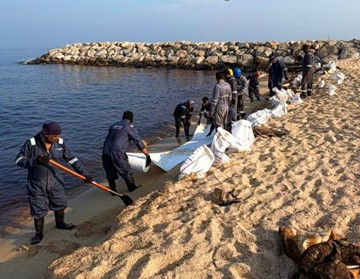 الإمارات: تواصل جهود احتواء آثار تسرب نفطي على شواطئ إمارة أم القيوين