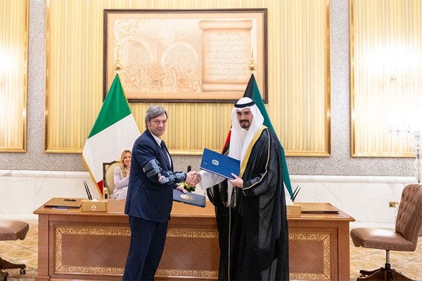 توقيع مذكرتي تفاهم وخطاب نوايا بين الكويت وإيطاليا في تشجيع الاستثمار المباشر والدفاع والتعاون العسكري