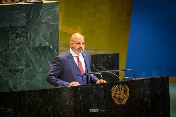 السفير طارق البناي