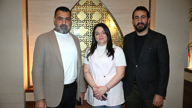 فريق عمل مطعم ميس الغانم