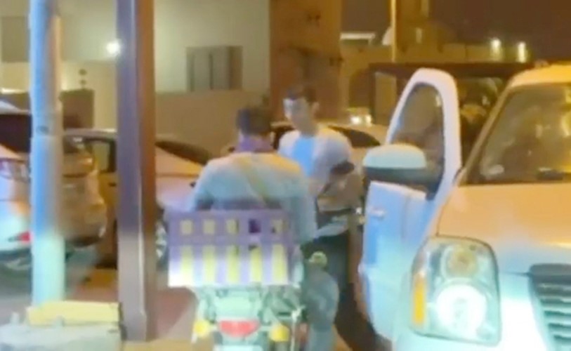 بالفيديو ضبط 3 أشخاص يبيعون السجائر الإلكترونية لطلبة المدارس دليفري وإخفائها داخل مواد غذائية