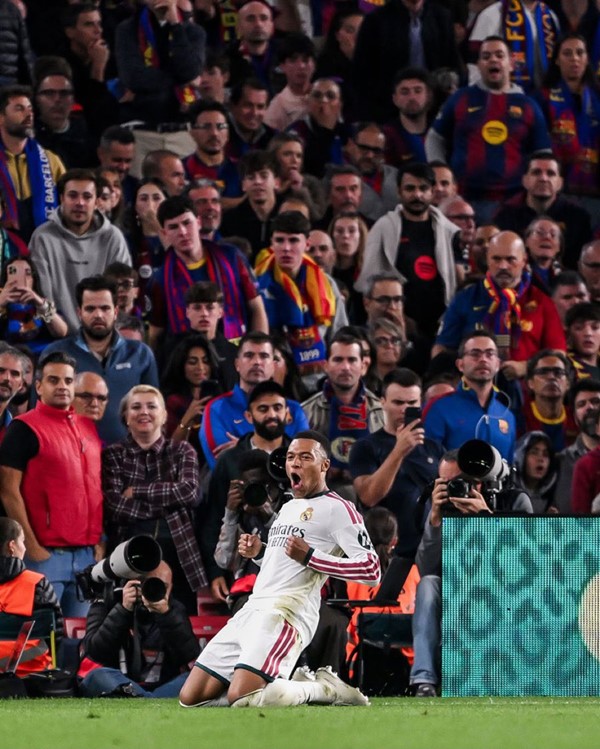 الملكي يهزم برشلونة ويقلص الفارق بينهما إلى 3 نقاط