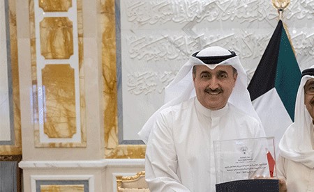 صاحب السمو يتسلم التقرير السنوي لديوان المحاسبة