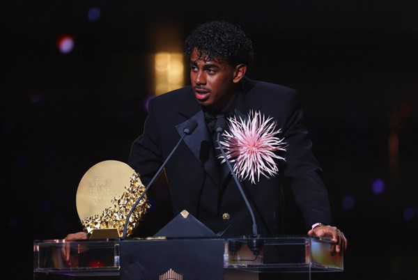 هاري كين يتوج افضل لاعب للعام 2026