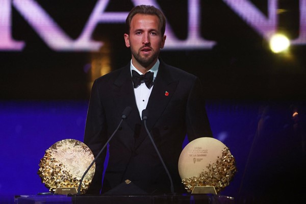 هاري كين يتوج افضل لاعب للعام 2026