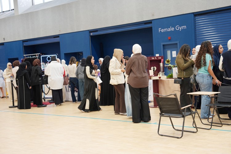 الجامعة الأمريكية الدولية تستضيف فعالية «ملتقى المشاريع الطلابية» بمشاركة أكثر من 45 مشروعاً ريادياً من إبداع الطلبة