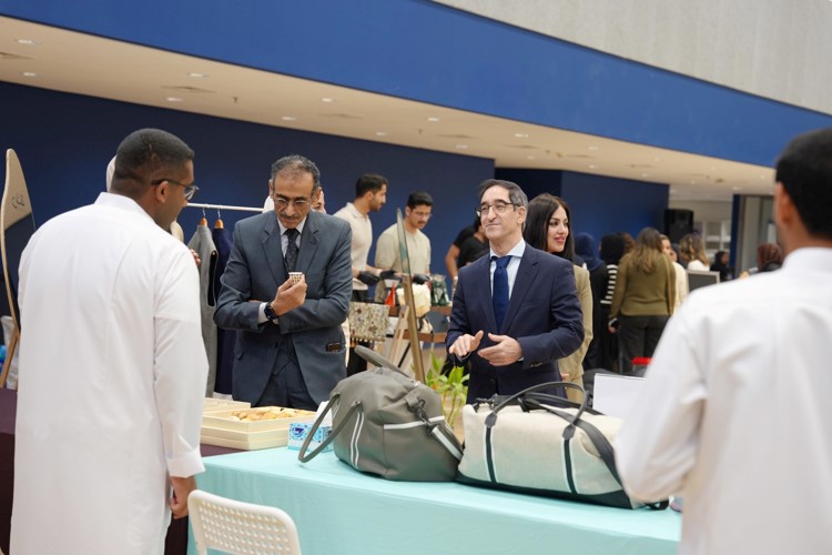 الجامعة الأمريكية الدولية تستضيف فعالية «ملتقى المشاريع الطلابية» بمشاركة أكثر من 45 مشروعاً ريادياً من إبداع الطلبة