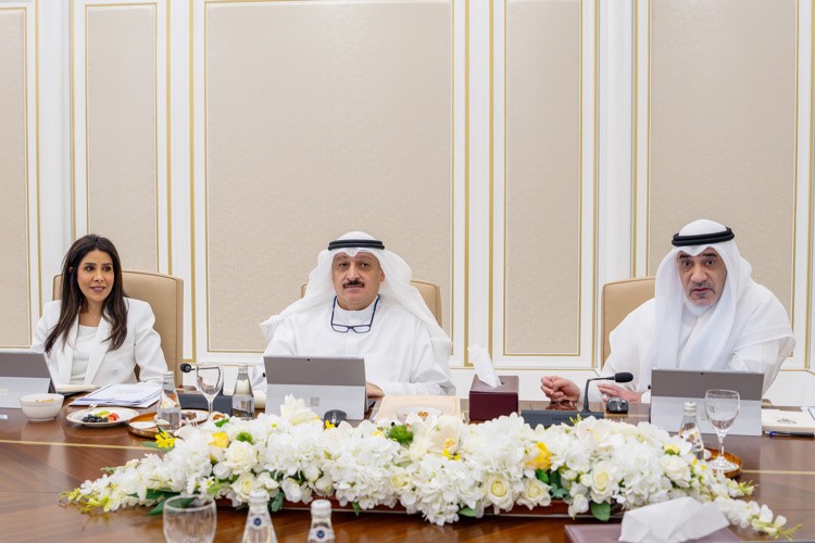 النائب الأول لرئيس الوزراء ووزير الداخلية الشيخ فهد اليوسف ود.أحمد العوضي ود.نورة المشعان
