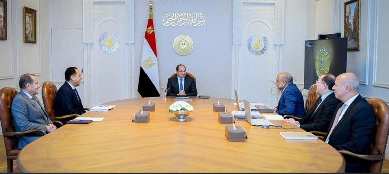 جانب من اجتماع الرئيس عبدالفتاح السيسي مع رئيس الوزراء مصطفى مدبولي ووزيري الكهرباء محمود عصمت والمالية أحمد كجوك