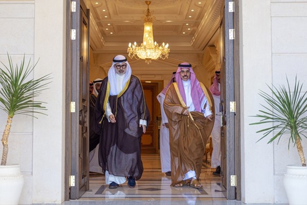 وزير الخارجية جدد تضامن الكويت المُطلق مع السعودية: ندعم كل إجراءات المملكة لصون سيادتها وحماية أمنها