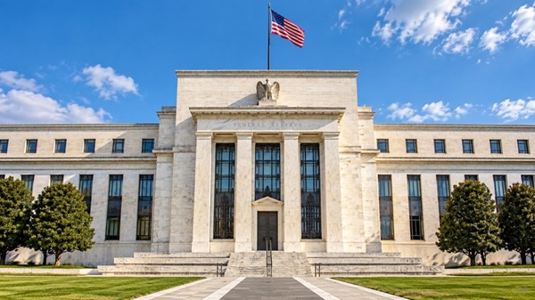 «الفيدرالي الأميركي» يثبت أسعار الفائدة بين 3.75% و4%