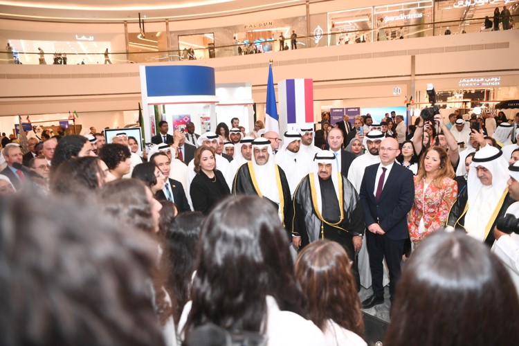 سمو الشيخ ناصر المحمد والحضور خلال افتتاح فعاليات الأسبوع الفرنسي الأول في الكويت(ريليش كومار)
