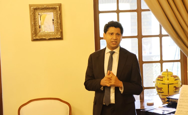 السفير البريطاني الكويت قادرة على حماية نفسها ودور بريطانيا دعم قدراتها الدفاعية