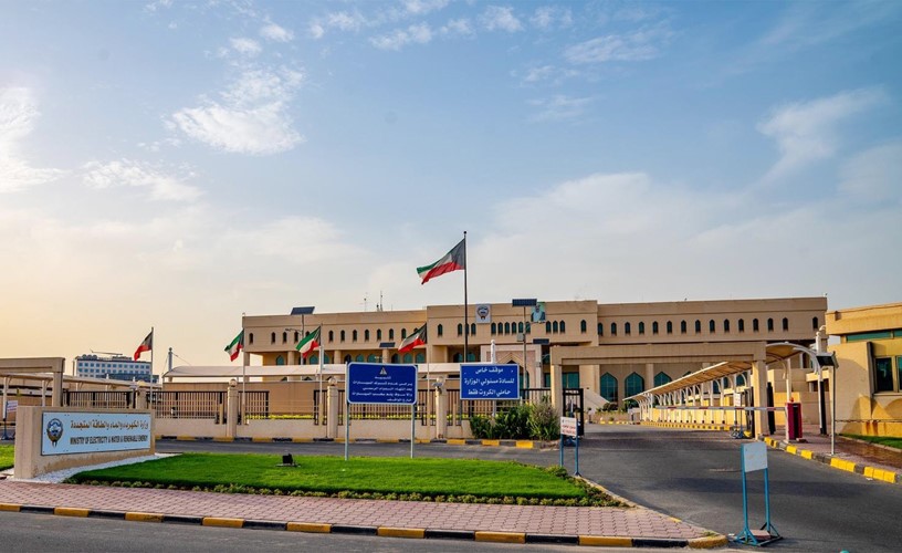 32 عقدا لتطوير ورفع كفاءة شبكتي الكهرباء والماء تحت الطرح لدى المناقصات