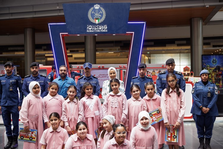 «الإطفاء» نظمت معرضاً توعوياً ضمن حملة «عودة آمنة» بالتعاون مع «التربية»