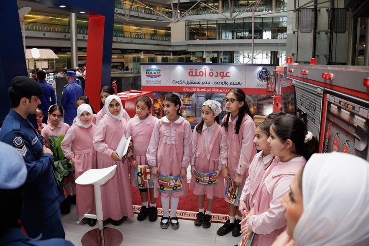 «الإطفاء» نظمت معرضاً توعوياً ضمن حملة «عودة آمنة» بالتعاون مع «التربية»