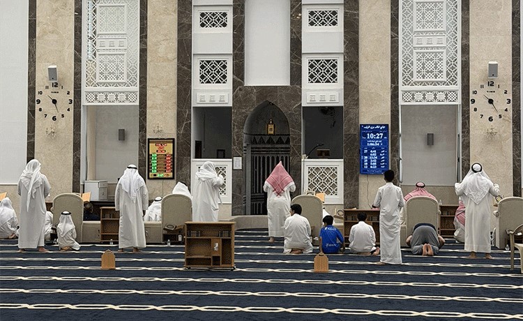 جموع من المواطنين والمقيمين أدوا صلاة الاستسقاء في 125 مسجدا