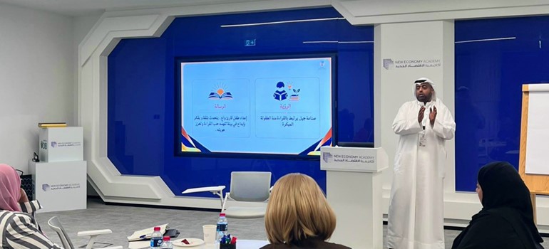 المنسق العام لتحدي القراءة العربي في الكويت عبدالله البراك خلال تقديم تجربة مبادرة طفل يقرأ