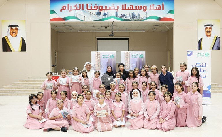 لقطة جماعية مع الأطفال