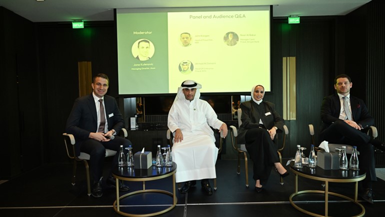 المدير الإداري لشركة اكسون تكنولوجيز جونا كولونوڤيك والمدير التنفيذي لمخاطر الاحتيال للمجموعة - بيت التمويل الكويتي (KFH) أحمد عبدالوهاب الزمامي ومدير الوقاية من الاحتيال واكتشافه والاستجابه له - بنك برقان (Burgan Bank) نور البكر ورئيس إدارة مخاطر الاحتيال في بنك الكويت الوطني (NBK) جون كيوجن