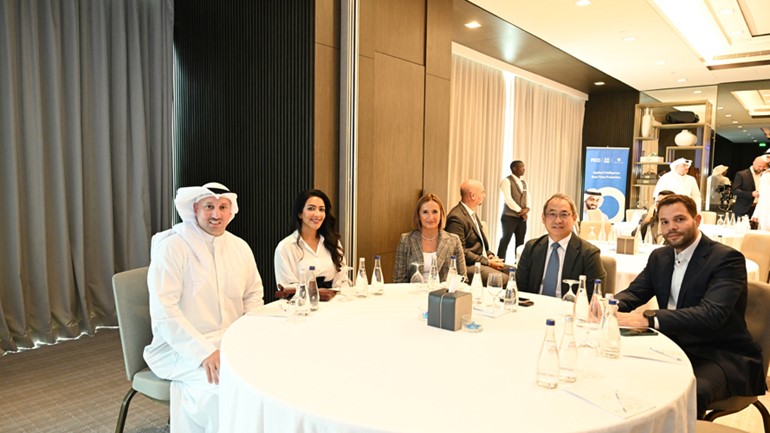 الرئيس التنفيذي لشركة سي إس آي تكنولوجيز عبدالله المزيني ونور الخريبط واختصاصي تجاري لدى سفارة الولايات المتحدة الاميركية بالكويت رشا المحتسب ومستشار تجاري سفارة الولايات المتحدة الاميركية بالكويت داريل تشينغ ومدير تنفيذي اكسون تكنولجيز جاد درويش